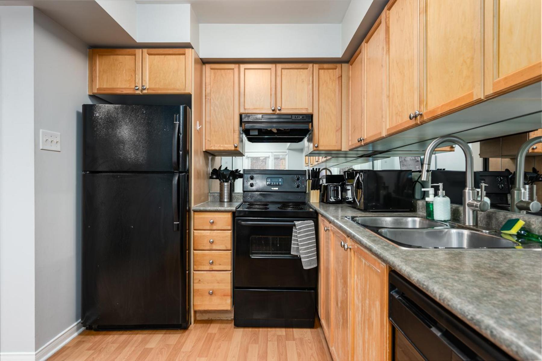 ホテル 4975 Southampton Drive ミシサガ エクステリア 写真
